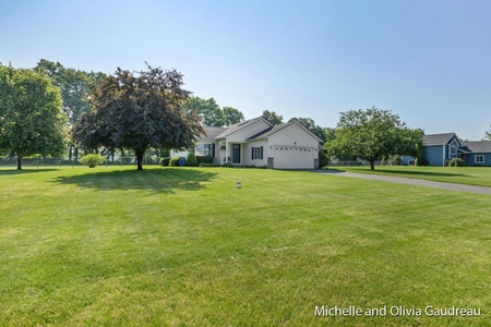 1302 Oxbow Dr, Middleville, MI