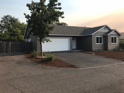 1623 Crater Lake Ave, Medford, OR