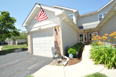 116 Golfview Dr, Glendale Heights, IL