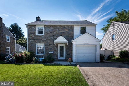 465 Maplewood Rd, Springfield, PA