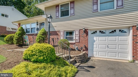 28 Russell Rd, Willow Grove, PA