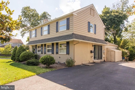 552 Maplewood Rd, Springfield, PA
