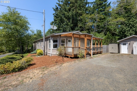 240 Sw Brentwood Dr, Waldport, OR