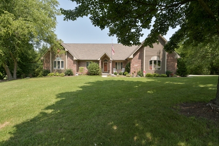900 W Upland Ct, Mooresville, IN