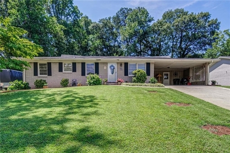 165 Valley Dr, Roswell, GA