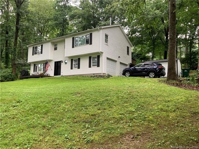 36 Manitook Dr, Oxford, CT