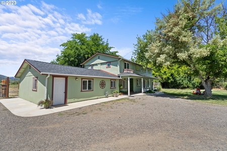 4305 Grant Rd, Central Point, OR