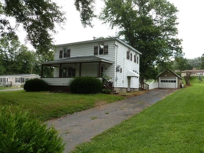 43 Middle Rd, Mc Veytown, PA