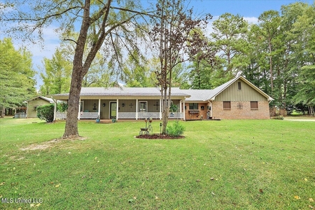 276 Springwood Dr, Terry, MS