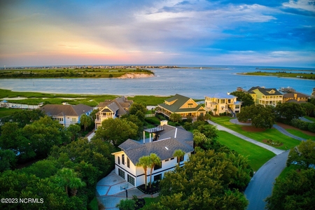 809 Inlet View Dr, Wilmington, NC