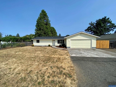 323 S 2nd St, Jefferson, OR