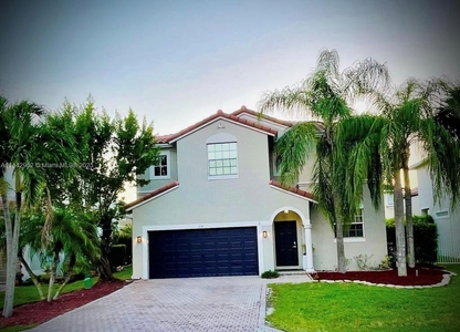 858 Nw 126th Ave, Coral Springs, FL