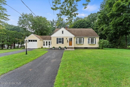 22 Willowbrook Rd, Schenectady, NY