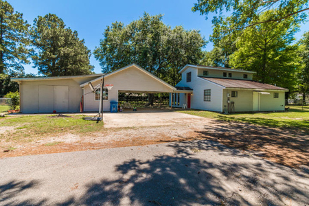 105 Betsy Ross Dr, Youngsville, LA