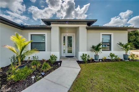 17353/355 Dowling Dr, Fort Myers, FL