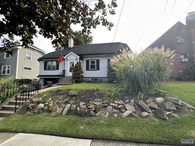 306 Bell Ave, Hasbrouck Heights, NJ