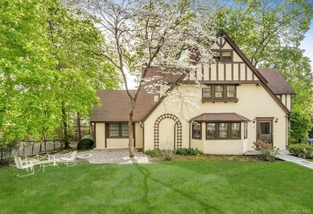 7 Overhill Rd, Scarsdale, NY