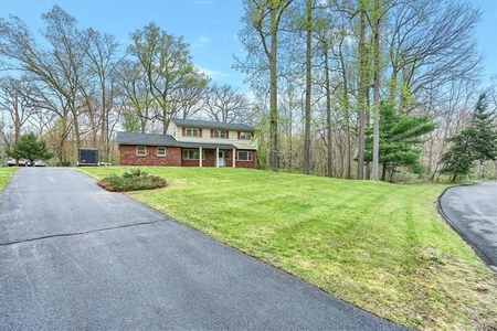 17 Sterling Forest Ln, Suffern, NY