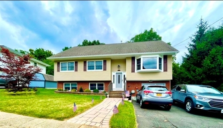 1 Parkside Dr, Suffern, NY