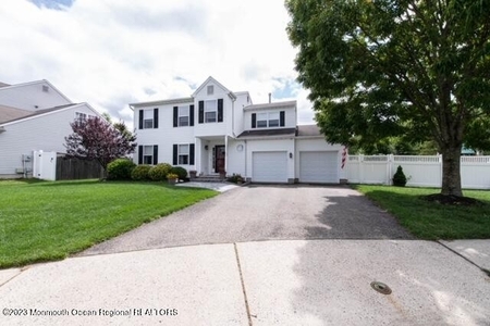 55 Crater Lake Rd, Howell, NJ
