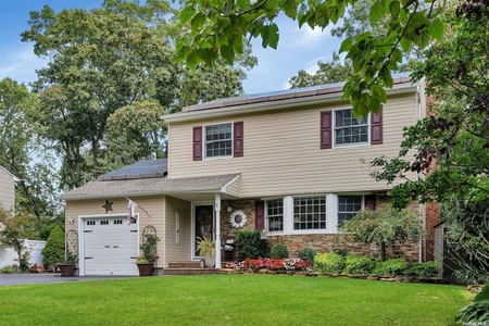 5 Greenwich Rd, Smithtown, NY