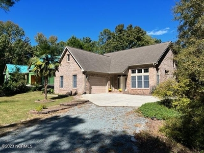 402 Lakeview Dr, Hampstead, NC