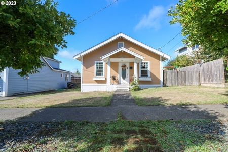 141 N Henry St, Coquille, OR