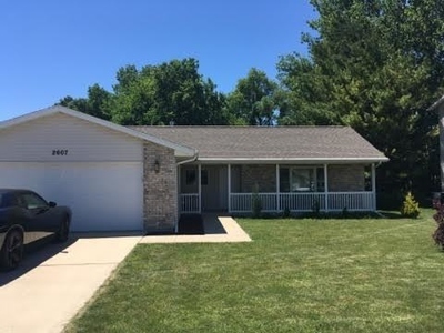 2607 Clover Ln, Sterling, IL