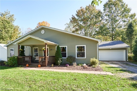 8943 Elm St, Willoughby, OH