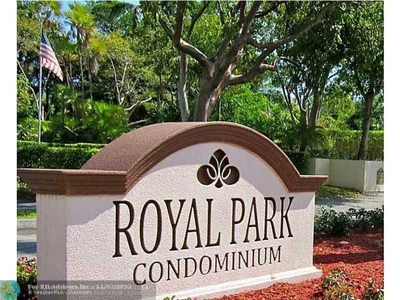 102 Royal Park Dr, Oakland Park, FL