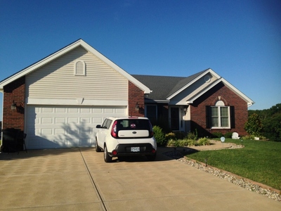 6 Bordeaux Ct, Pevely, MO
