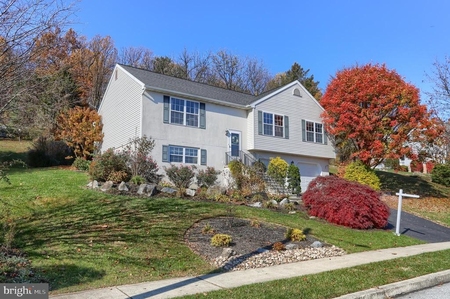 68 Patterson Dr, Robesonia, PA