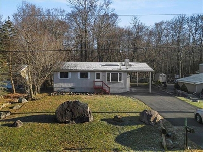 1089 Country Place Dr, Tobyhanna, PA