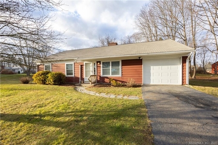 17 Horseshoe Rd, Guilford, CT