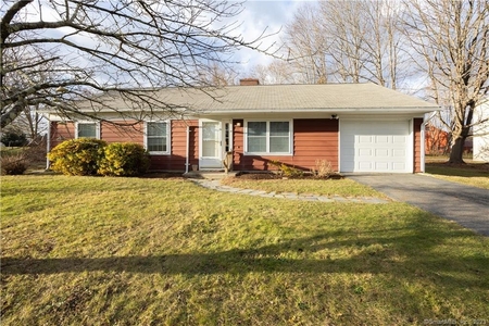 17 Horseshoe Rd, Guilford, CT