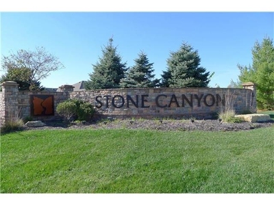 4304 S Stone Canyon Dr, Blue Springs, MO