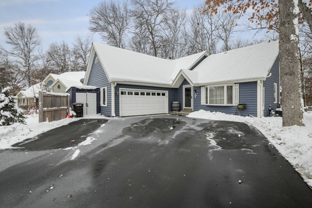 2816 Buck Rd, Waterford, WI