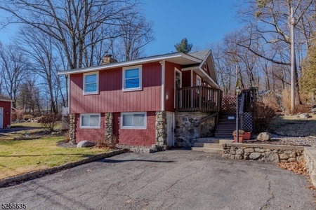 215 Mohican Rd, Highland Lakes, NJ
