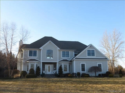 21 Falcon Crest Ct, Hopewell Junction, NY