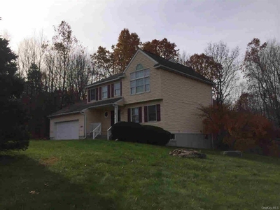 38 Red Hawk Hollow Rd, Wappingers Falls, NY