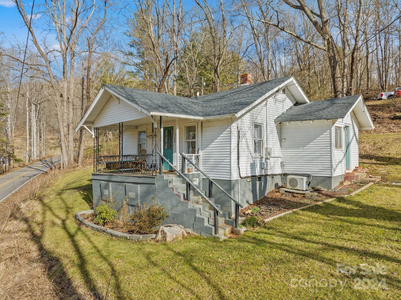 2366 Old Henson Cove Rd, Canton, NC