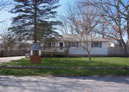 134 Wendy Dr, Holtsville, NY