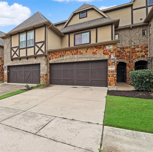 905 Brook Forest Ln, Euless, TX