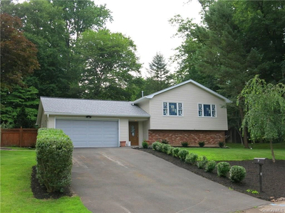3 Gayle Ct, Airmont, NY