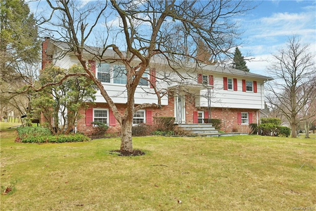 123 Rolling Hills Rd, Thornwood, NY
