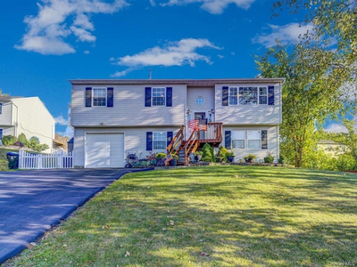 1 Danielle Ct, Middletown, NY