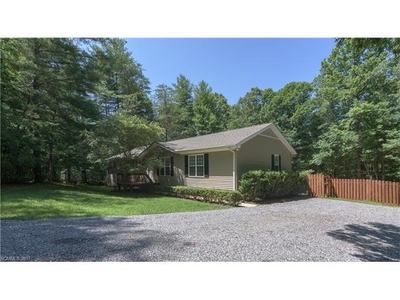 20 Woodland Dr, Fairview, NC