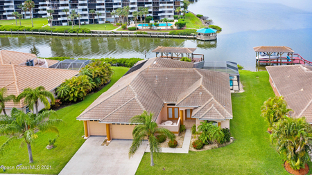 611 Manatee Bay Dr, Cape Canaveral, FL