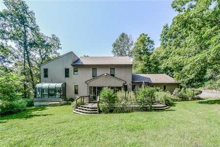 48 Lake Rd, Middlefield, CT