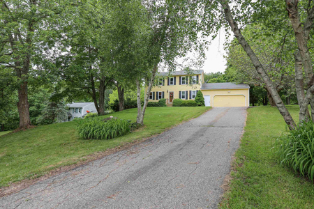 11 Woodlands Dr, Epping, NH